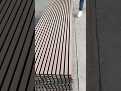 木製のスラットの音響パネル